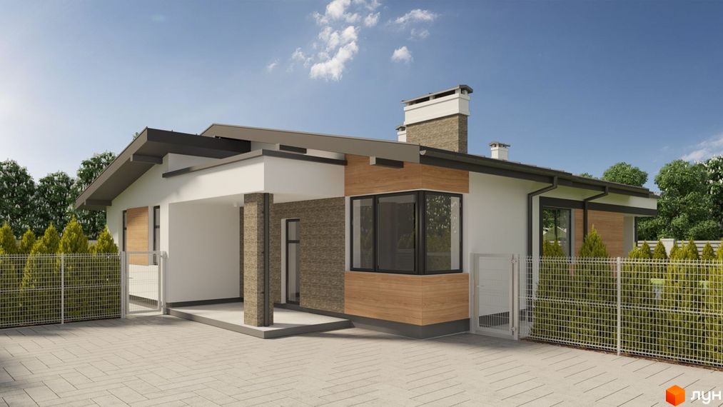 Одноповерховий будинок з білим фасадом, елементами під камінь та дерево, та темним дахом. Перед будинком вимощена територія та металевий паркан з зеленими насадженнями.