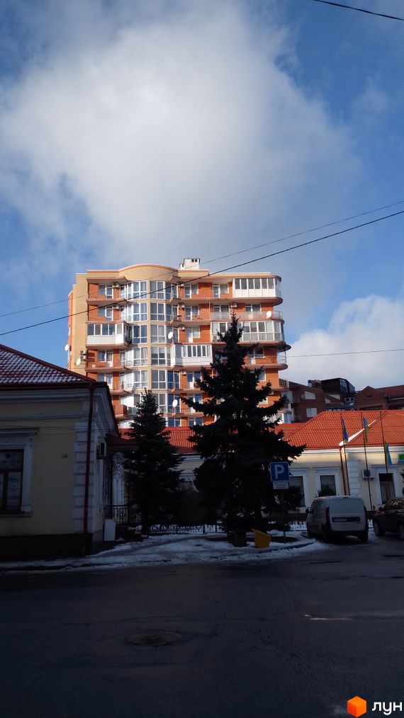 вул. Родини Барвінських, 2