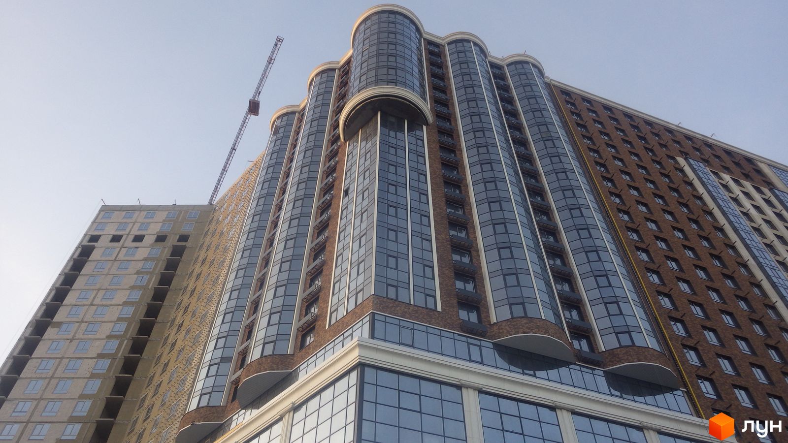 ЖК Podil Plaza & Residence, Київ хід будівництва на фото — ЛУН