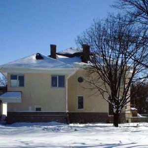 Дом под клёнами
