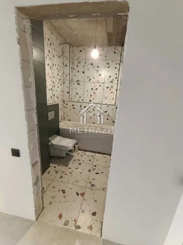 1835983382073001