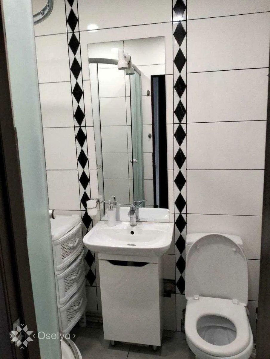 1832914010453010