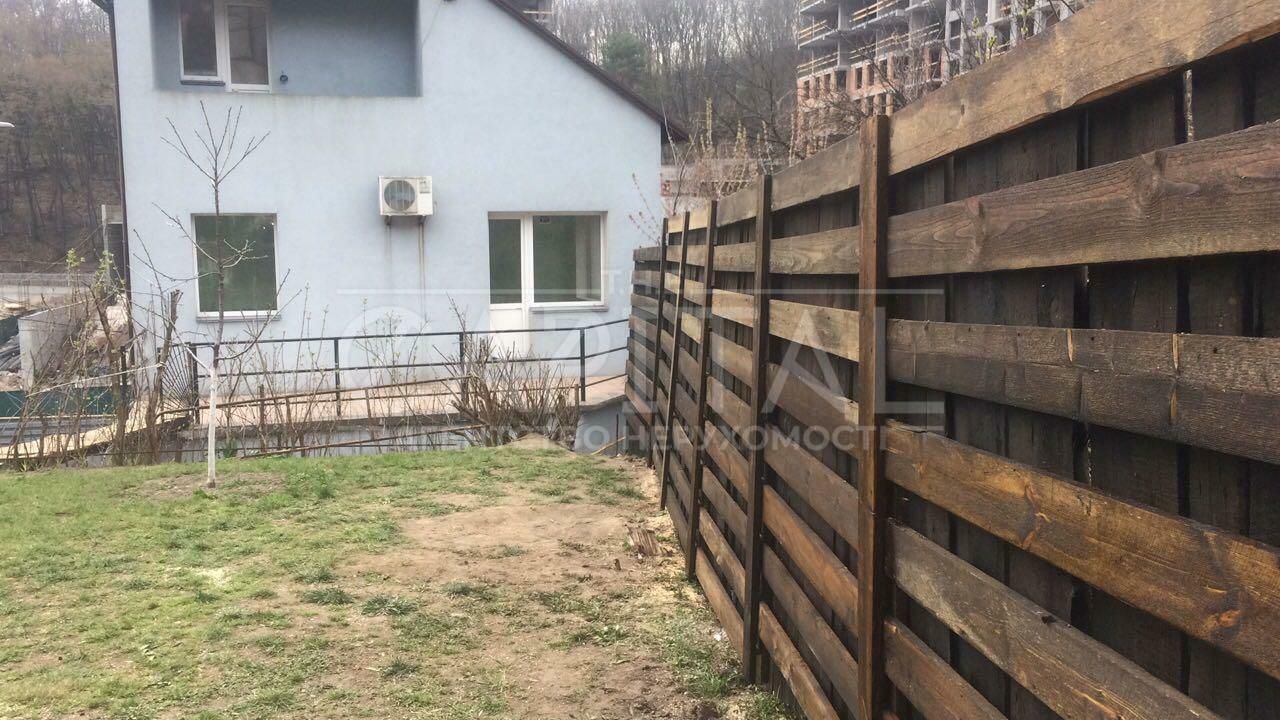 1837066105212101