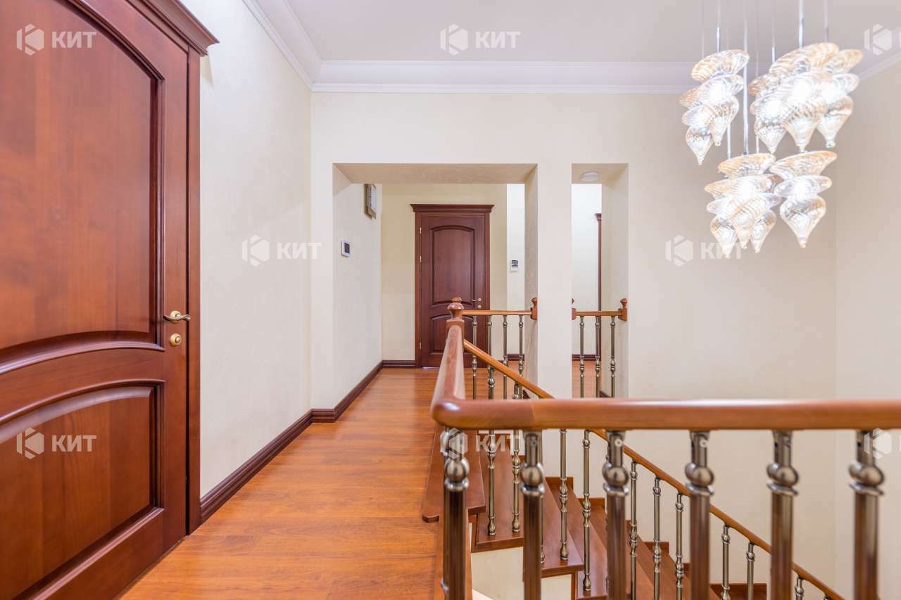 1827461247878103