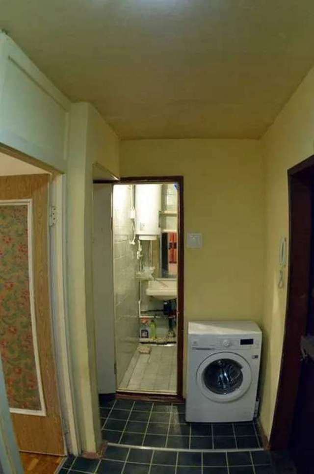 1835168543224105
