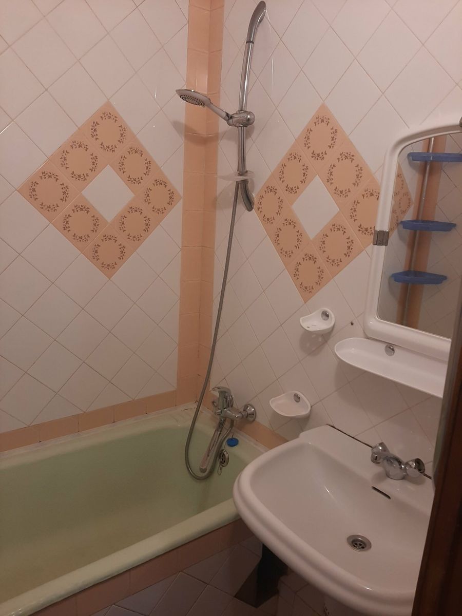 1835295634659105