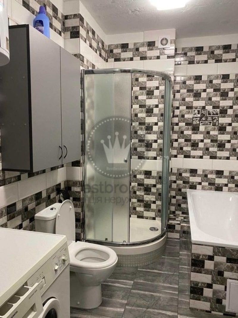 1835453652386106