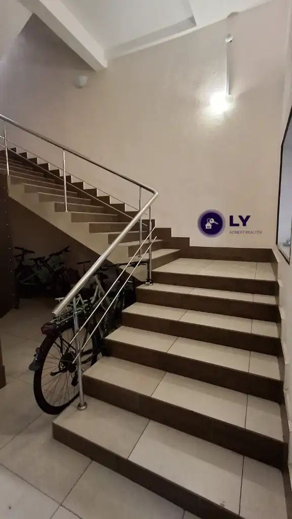 1833626576946109