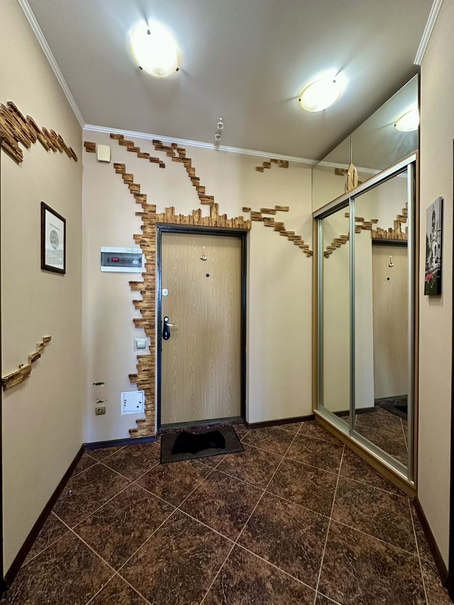 1837989753303117