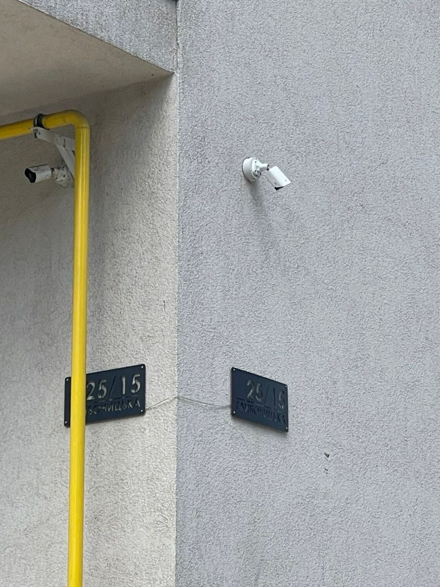 1832171239657123