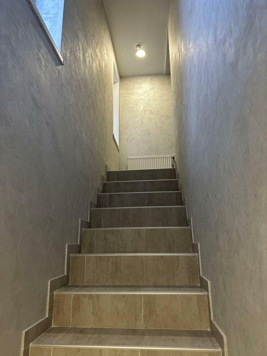 1835976680372126