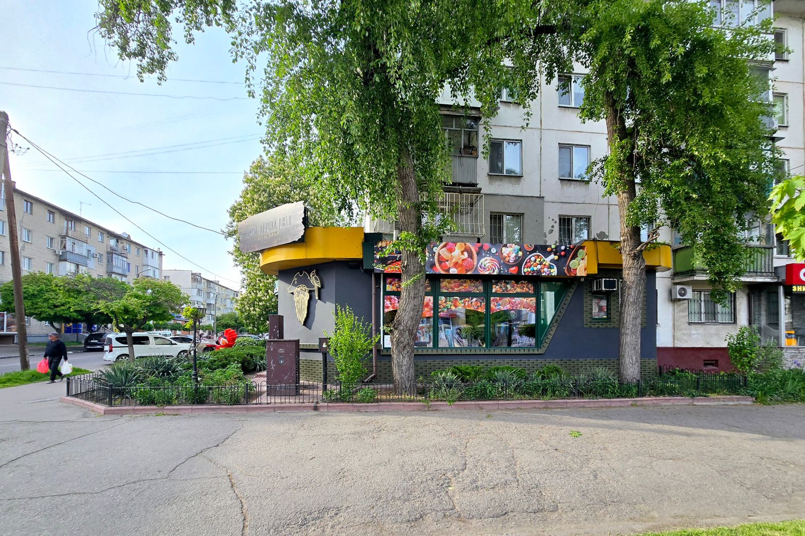 1831546135468127