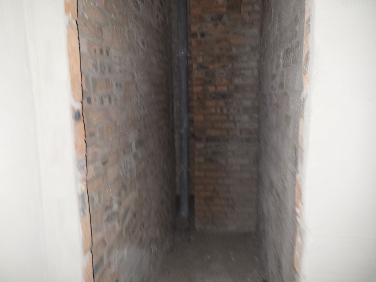 1833352007112127