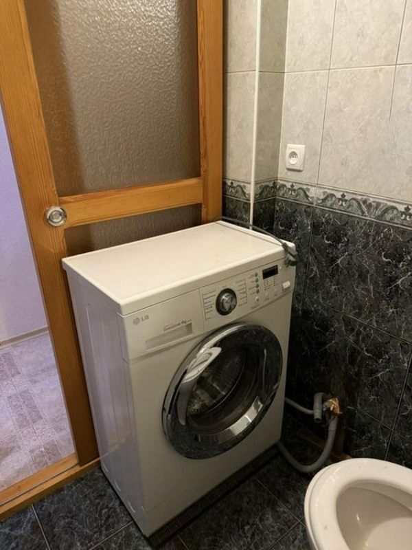 1832989769834013