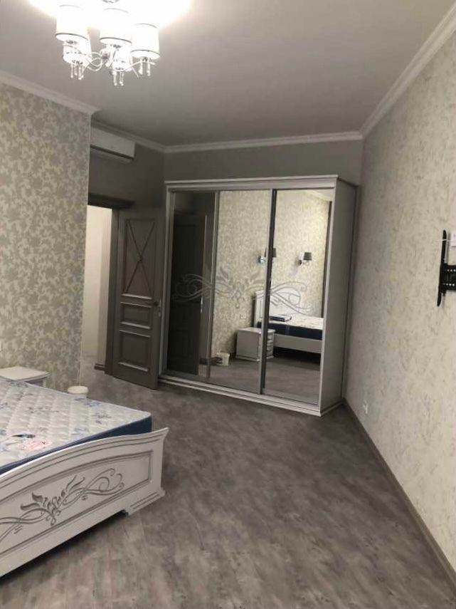 1762521135572131