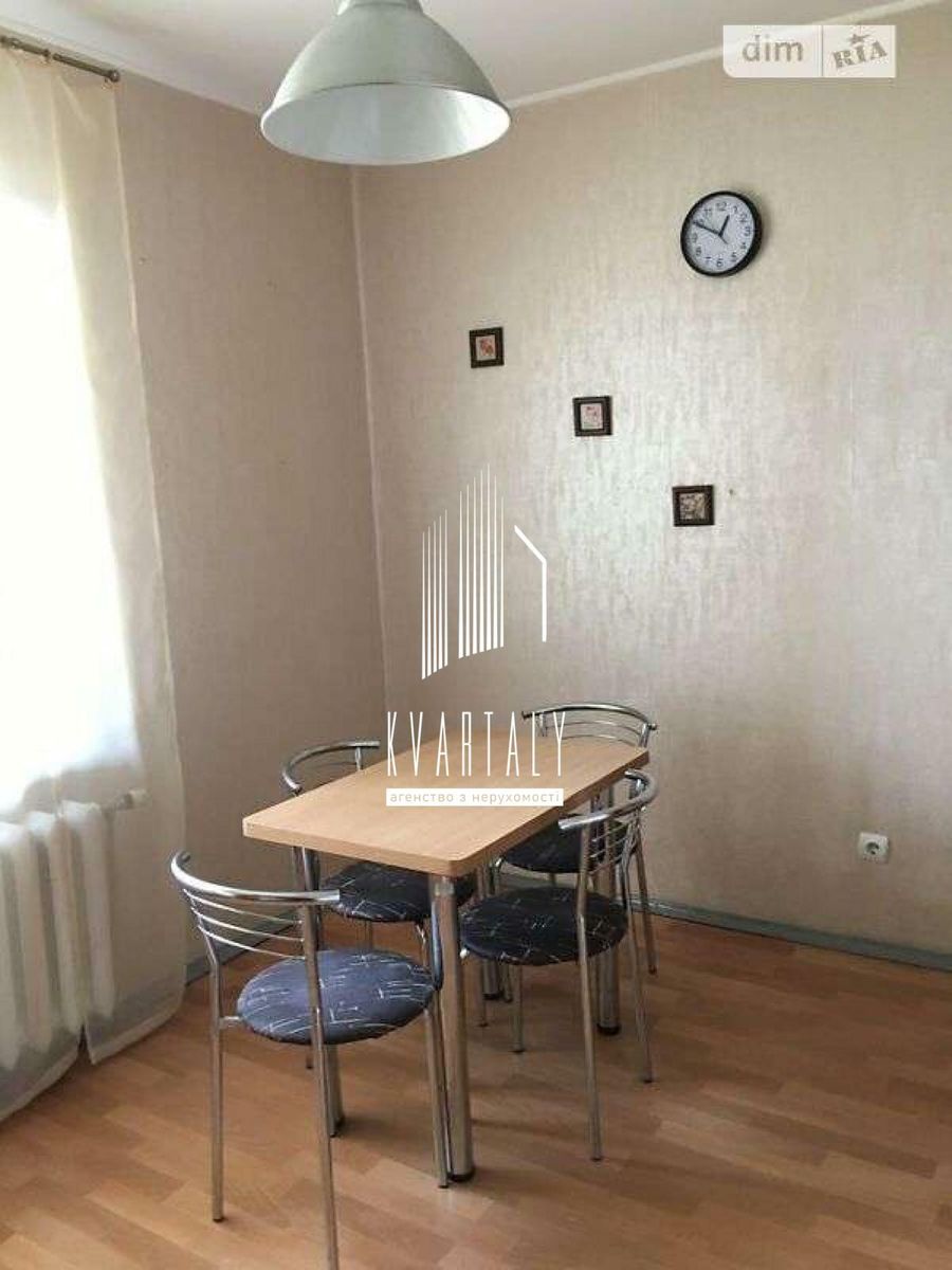 1831992378874132