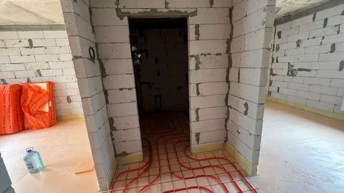 1832629791779133