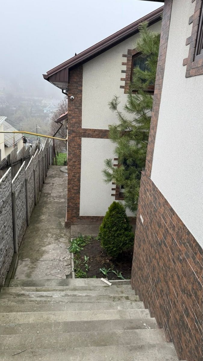 1832735261746133