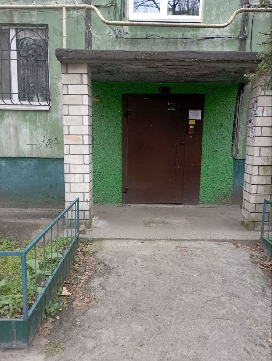 1830819940647136