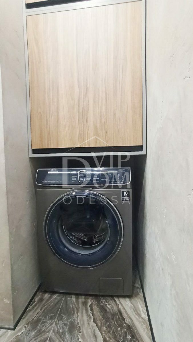 1838084928344137
