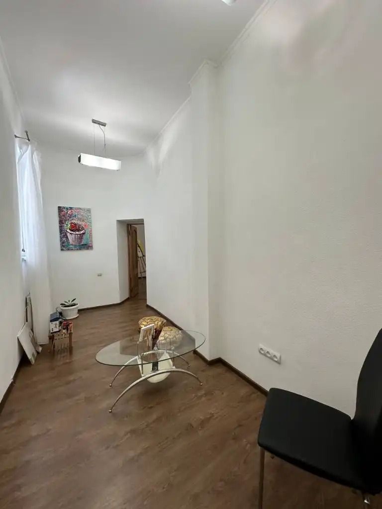 1837718741368144