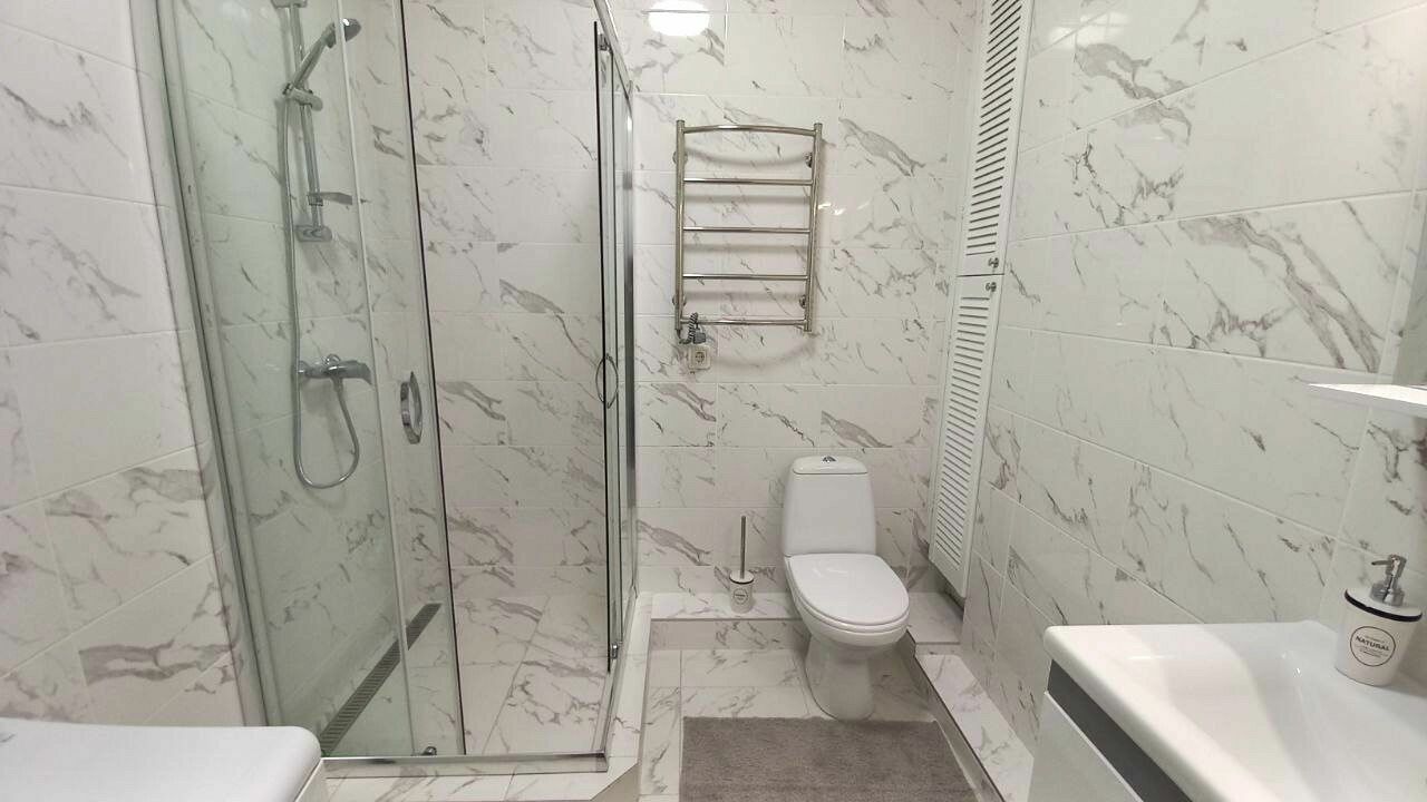 1832852073533015