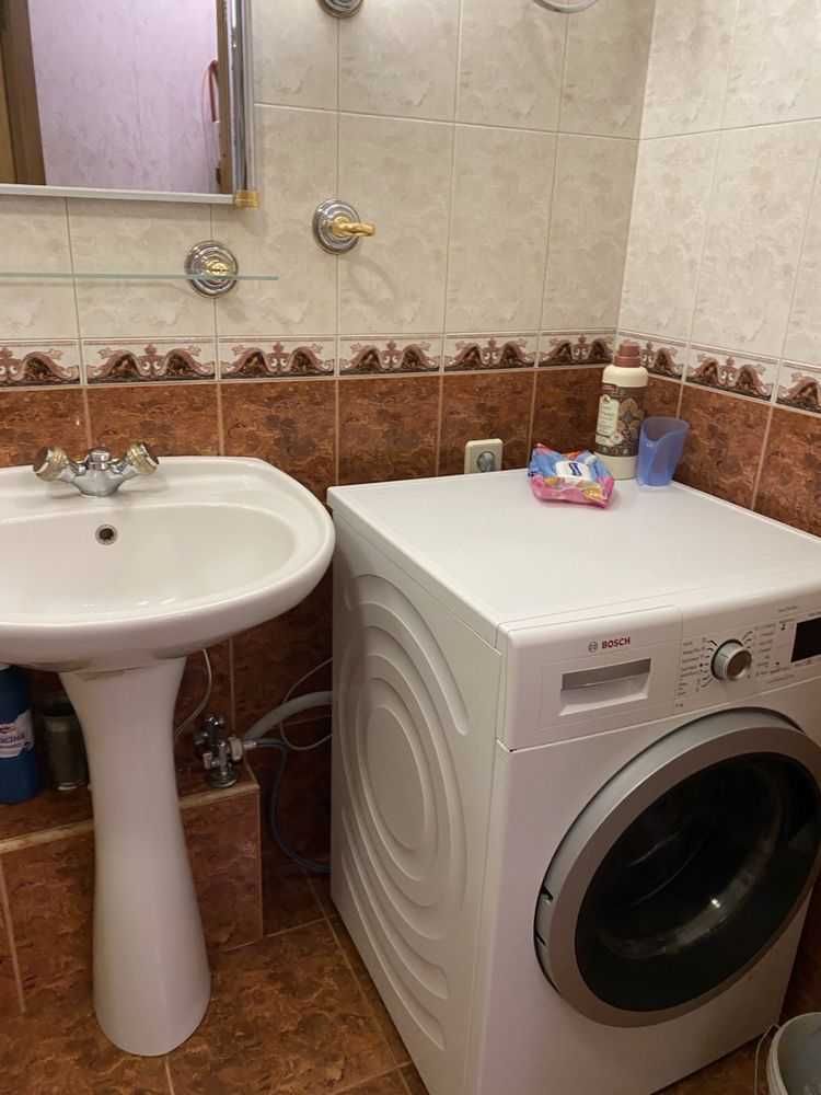 1835908473275152