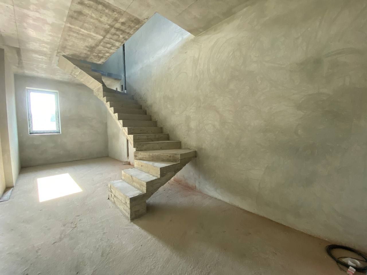 1839894313877152