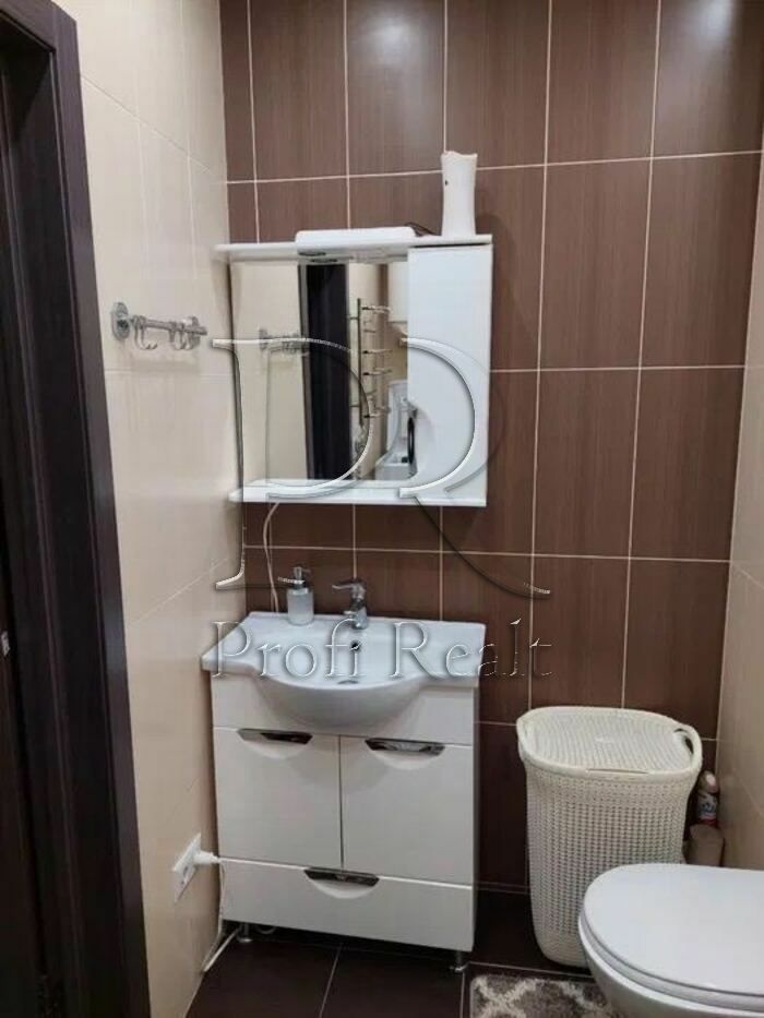 1832633713260157