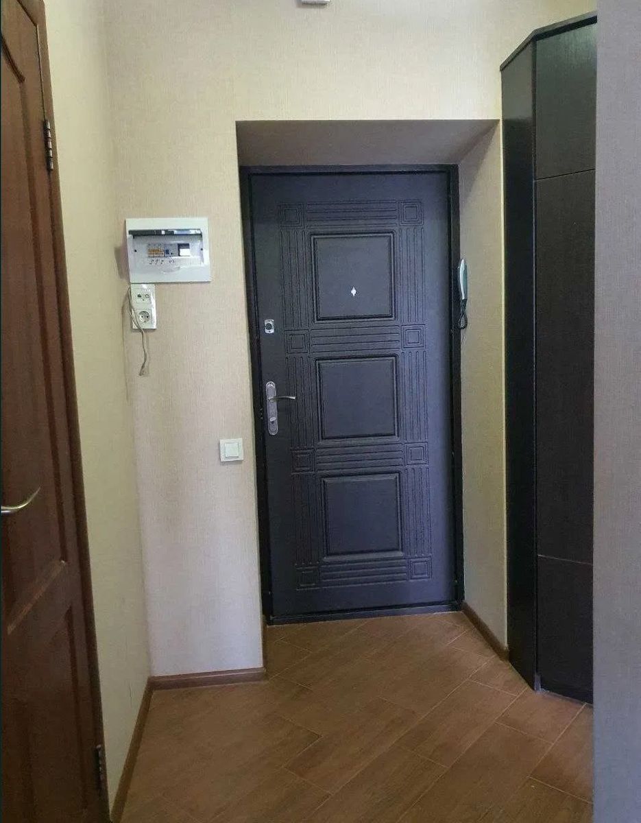 1832813076412157