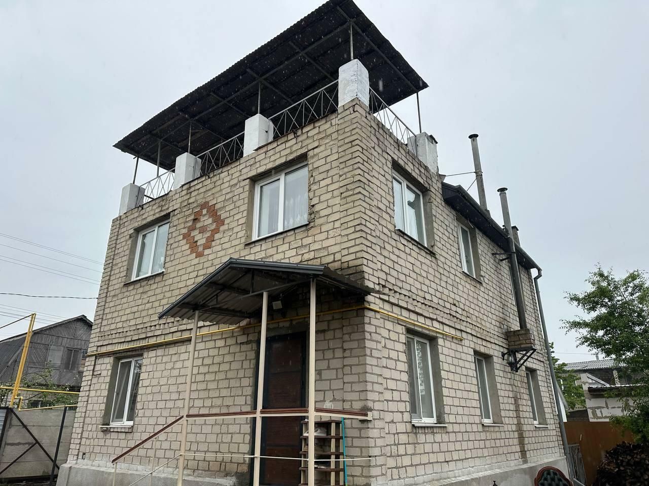 1835704643882157