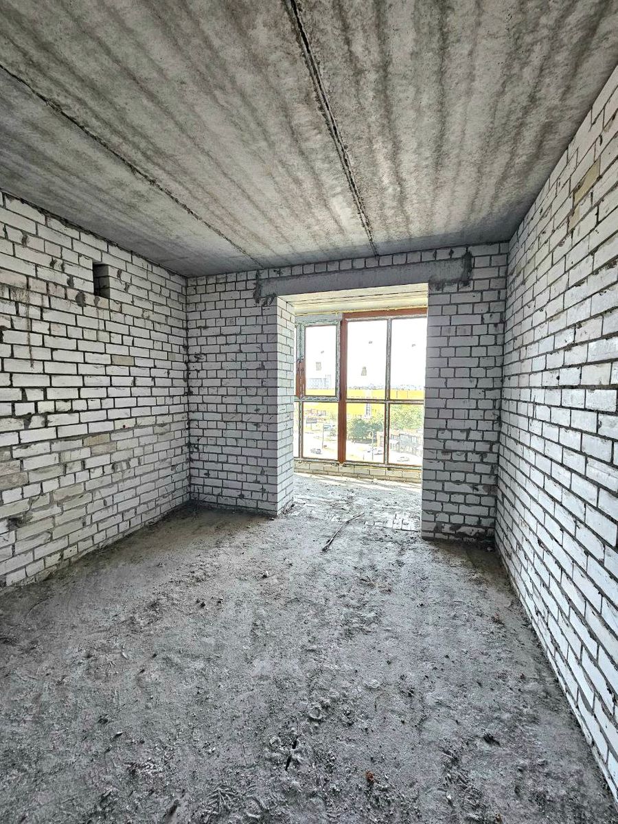 1832301777301158