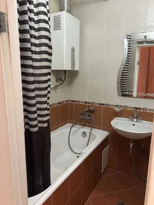 1838438558549158