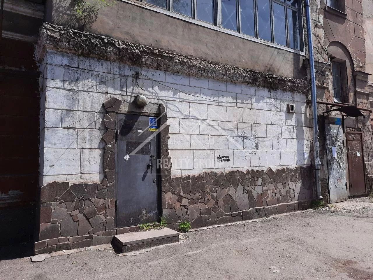 1833821309870160