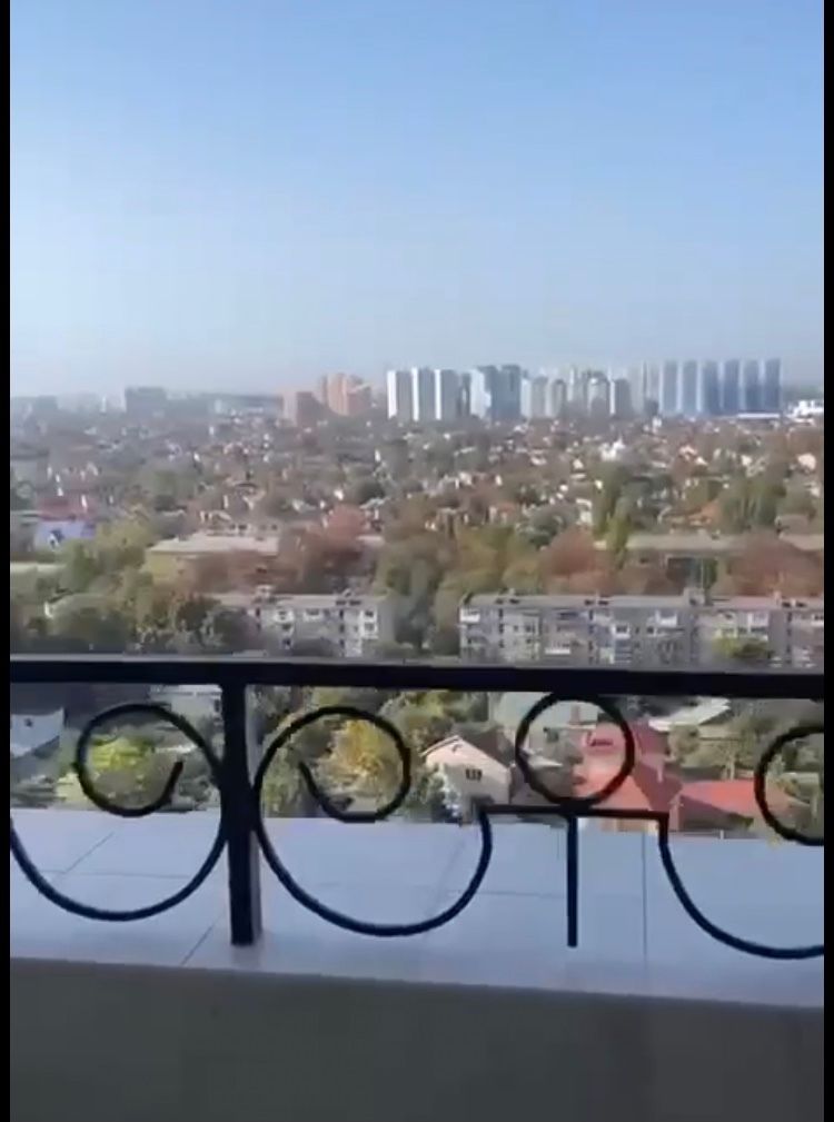 1832381372759170