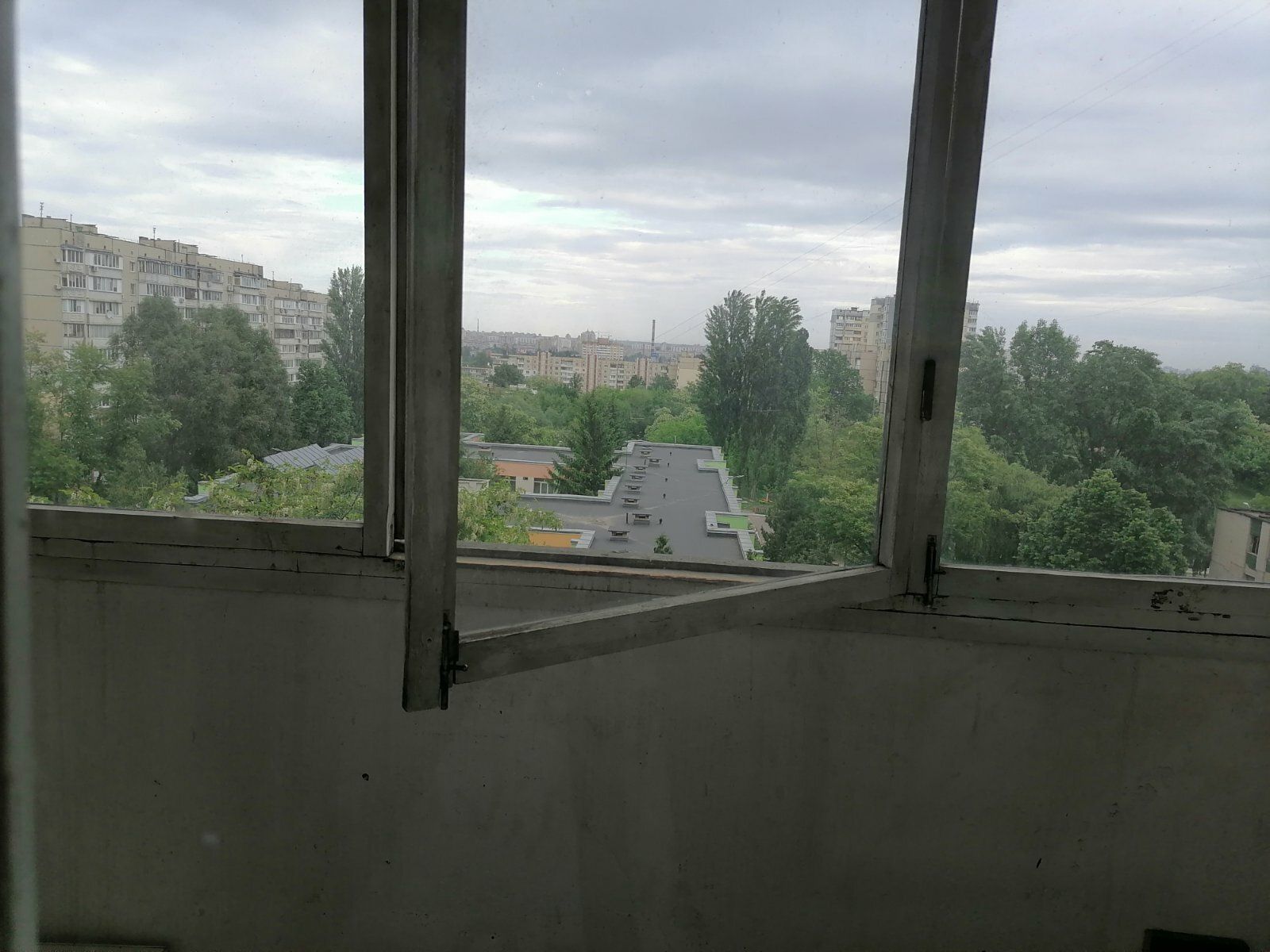 1835456372875170