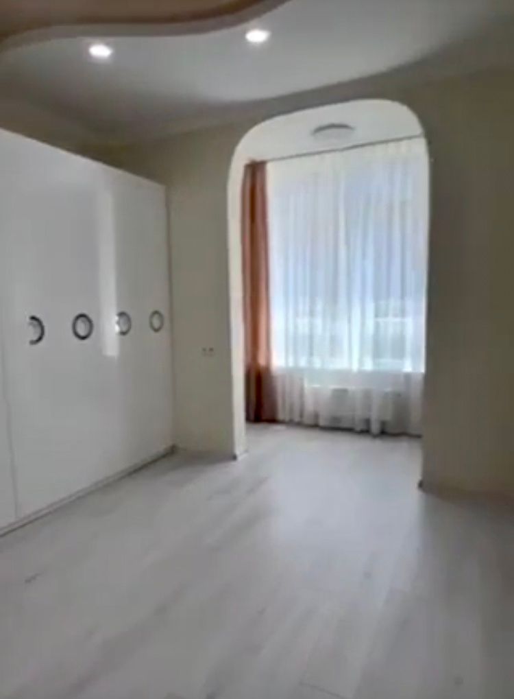 1832477704599175