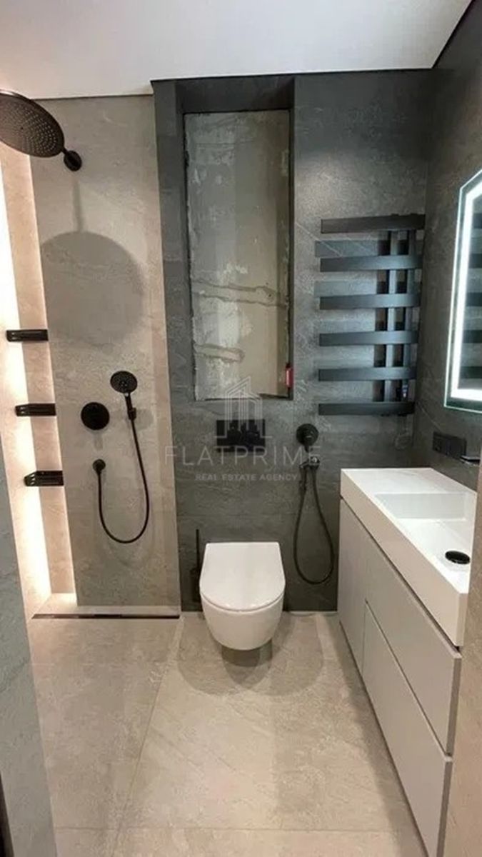 1835171753411176