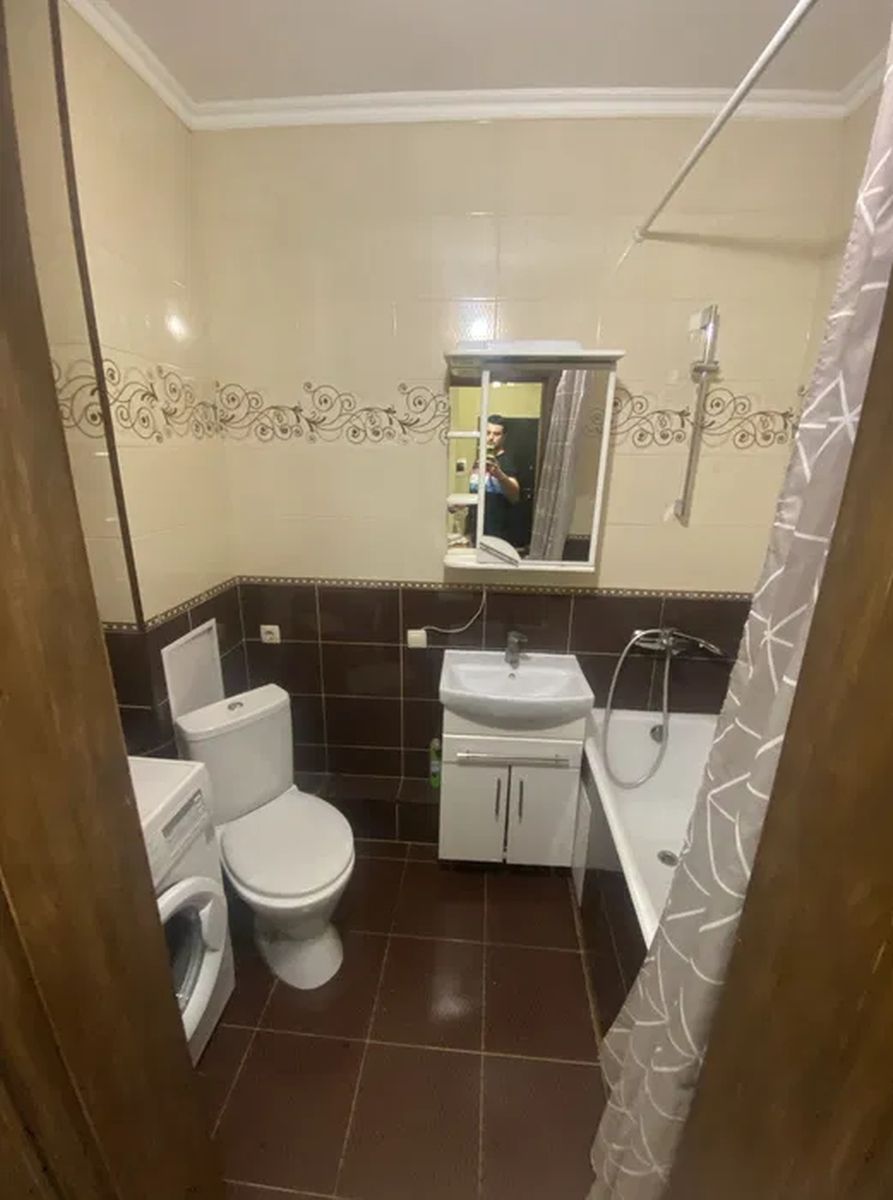 1835249853111018