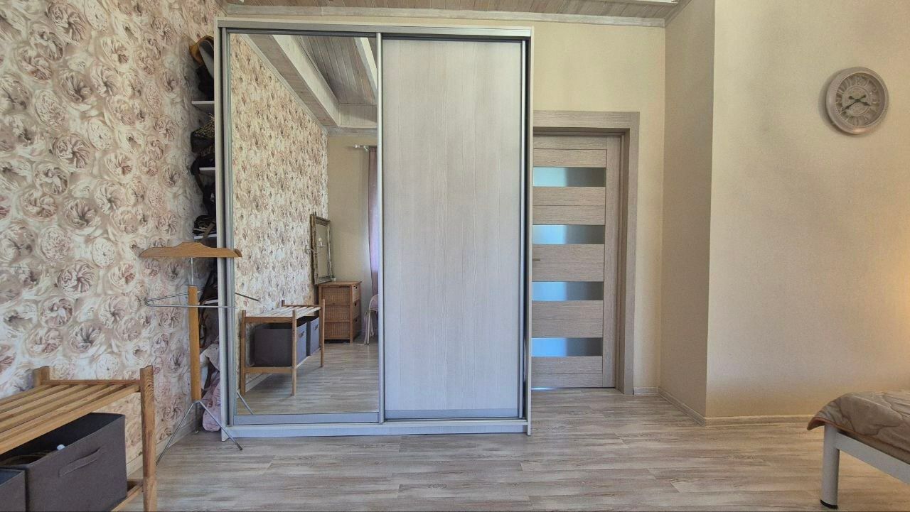 1838072593636182