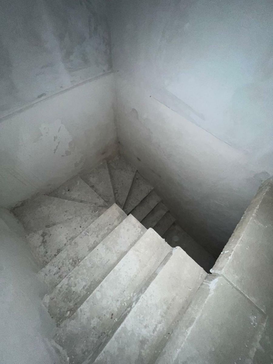 1835434957358183