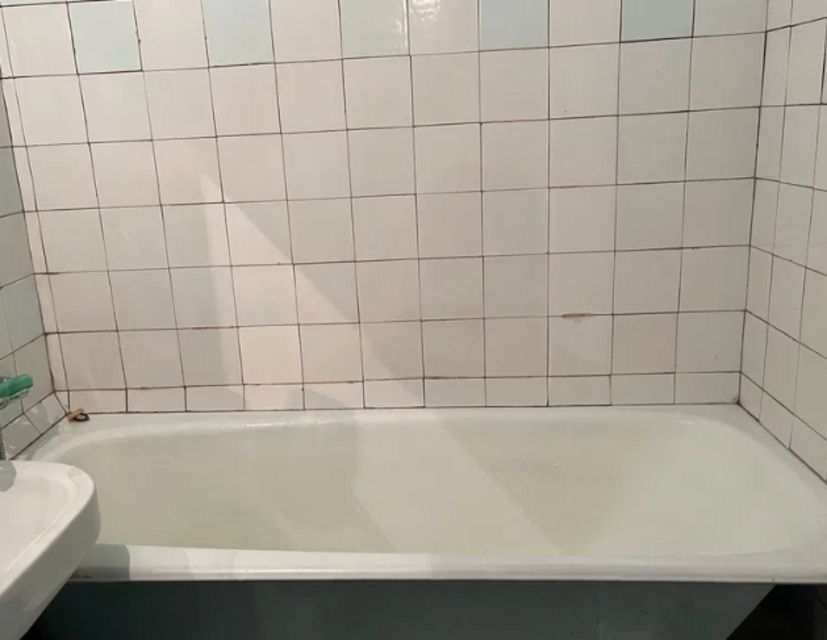 1835985473640183