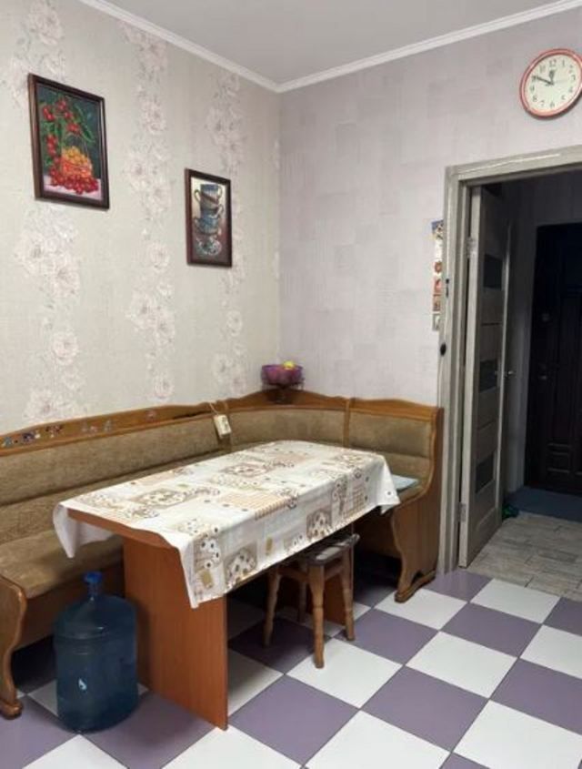 1839235373633185