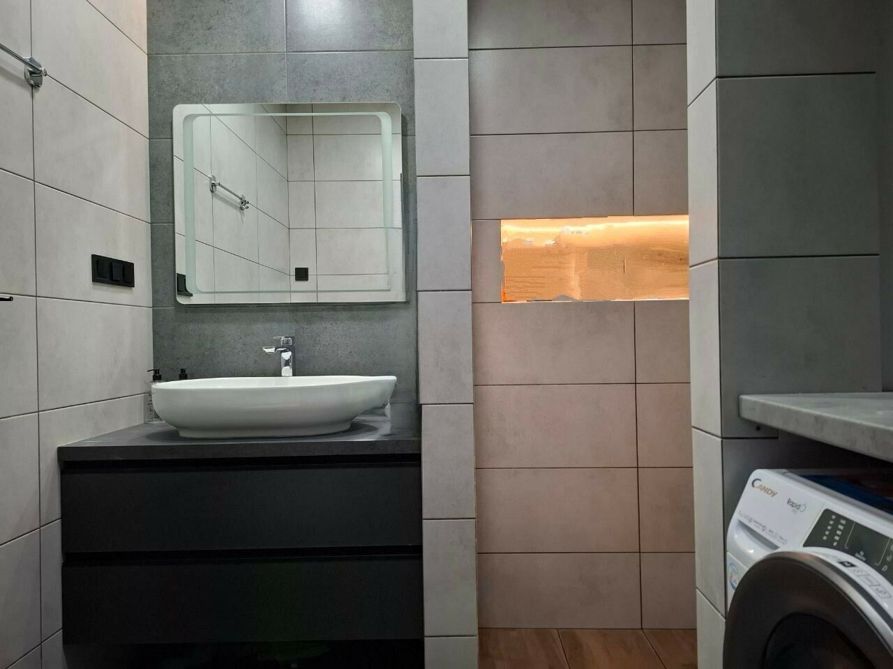 1832355727903186