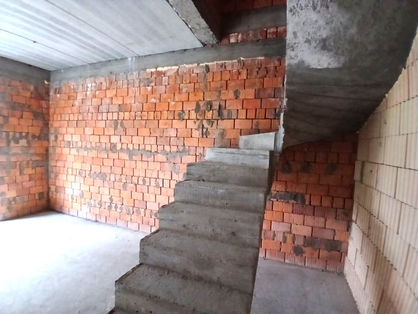 1832380895634189