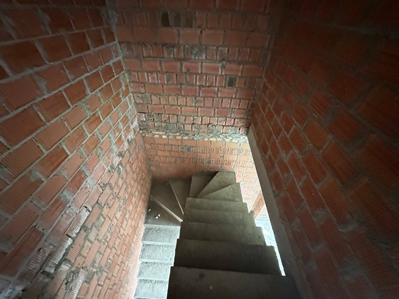 1835533543950194