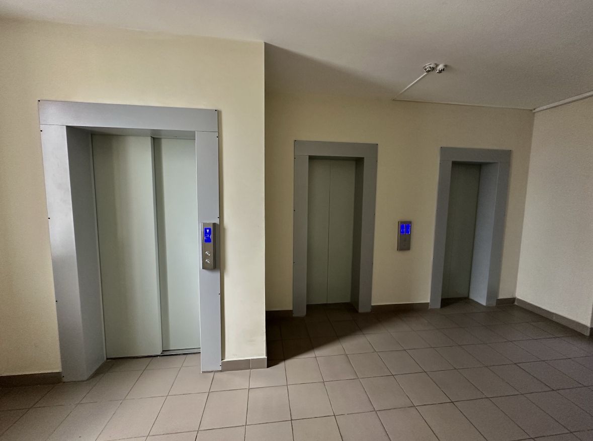 1837261468945196