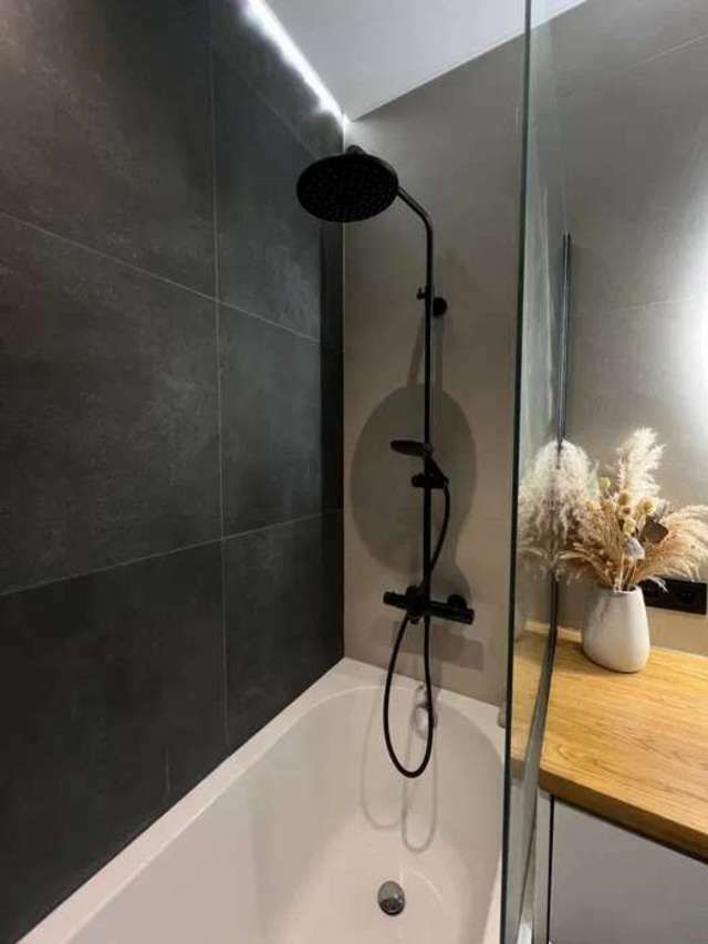 1834173934773202