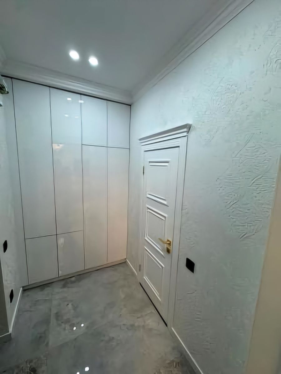 1833909937429204