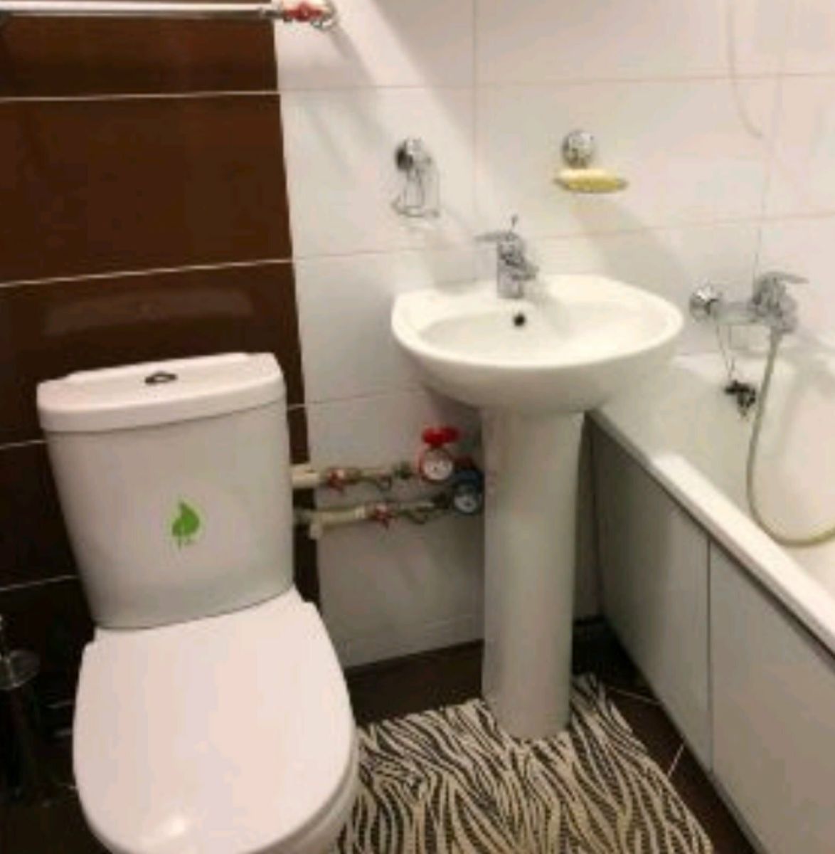 1837052478074204